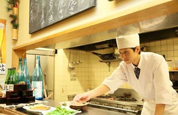 八代にある居酒屋はお一人様でも楽しめるカウンター席を用意しています